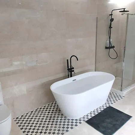 Mercedes Villa *