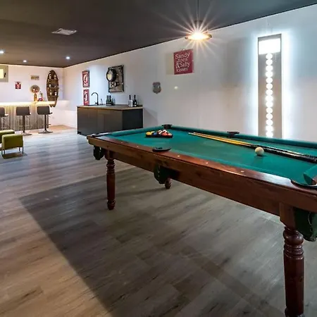 Mercedes Villa *