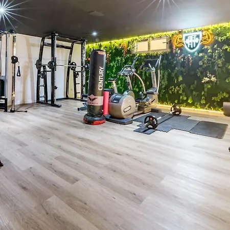 Mercedes Villa