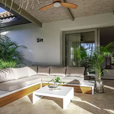 Mercedes Villa